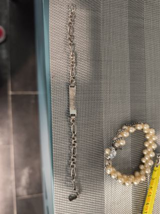 Pulseras tipo esclavas de plata con detalles