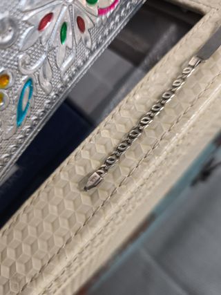 Pulseras tipo esclavas de plata con detalles