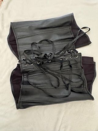 Busto nero con pizzo