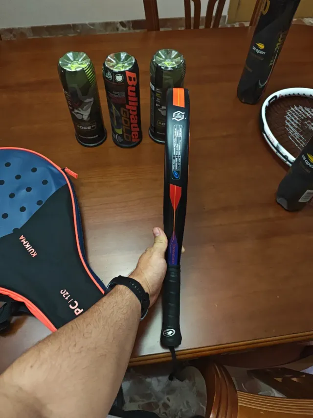 Pala de Bullpadel BP10EVO + Funda + 9 Bolas US