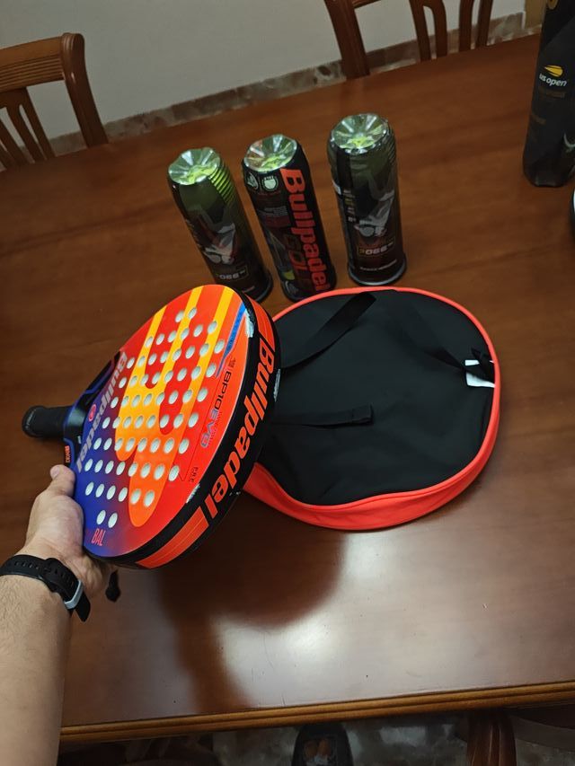 Pala de Bullpadel BP10EVO + Funda + 9 Bolas US