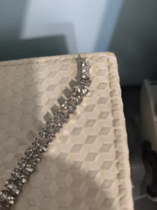 Pulsera plateada con detalles azules