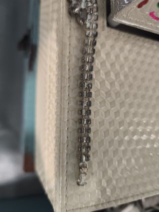 Pulsera plateada con detalles azules