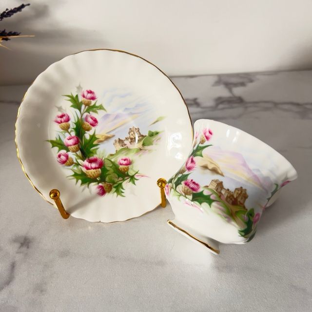 Taza y plato Royal Albert porcelana