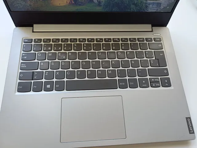 Portátil Lenovo 14" 477GB 8RAM 6 meses  de garantí