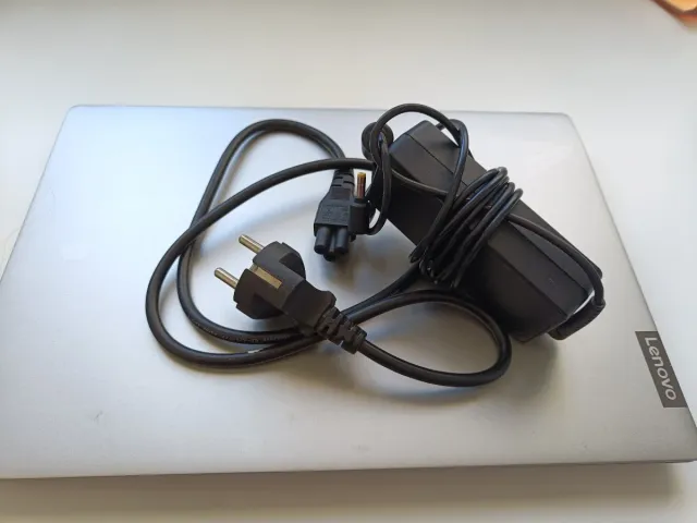 Portátil Lenovo 14" 477GB 8RAM 6 meses  de garantí