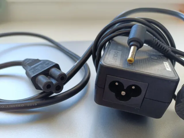 Portátil Lenovo 14" 477GB 8RAM 6 meses  de garantí