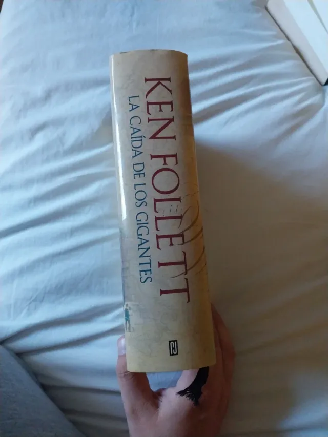 La caída de los gigantes (The Century 1) (Spani...