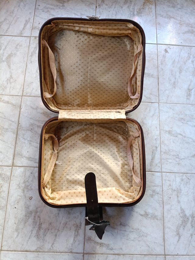 Maleta vintage pequeña marrón