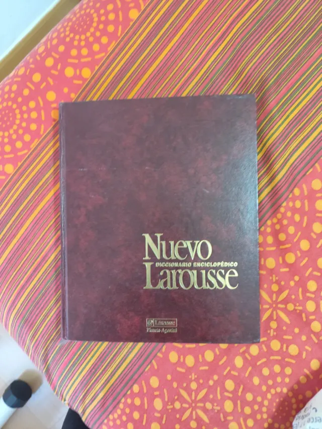 Enciclopedia larousse prácticamente nuevos