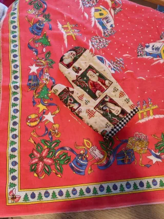 Tovaglia e guanto forno a tema natalizio