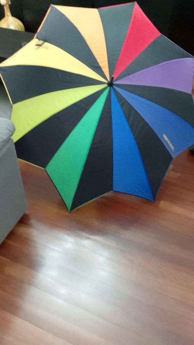 Paraguas arcoíris multicolor