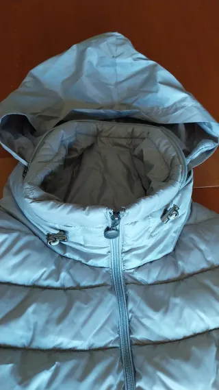 Gilet imbottito con cappuccio grigio