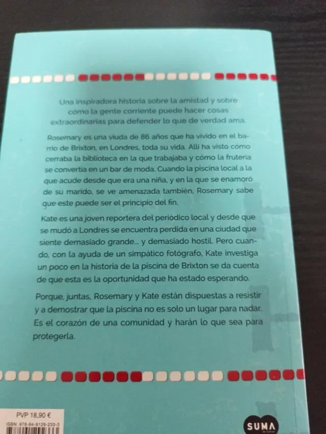 Soñar bajo el agua / The Lido (Spanish Edition)