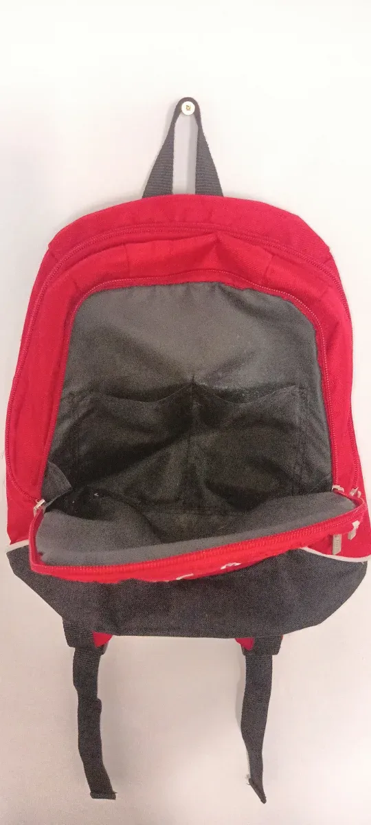 Mochila Kelme pequeña roja y negra