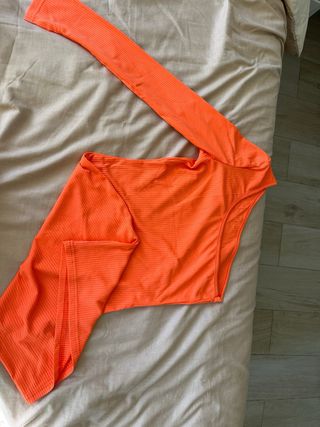 Vestido naranja de manga larga