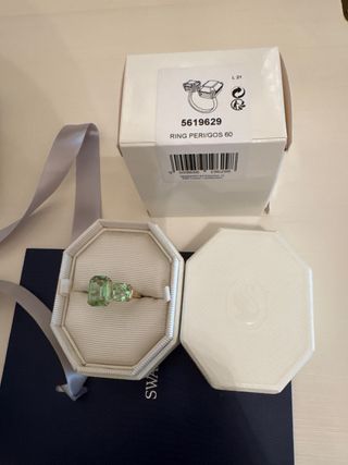 Anello Swarovski dorato con cristalli verdi