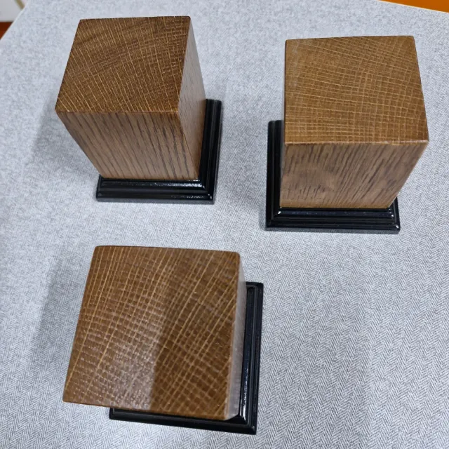Lote 3 peanas madera roble base negra