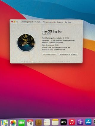 Apple iMac con teclado y ratón