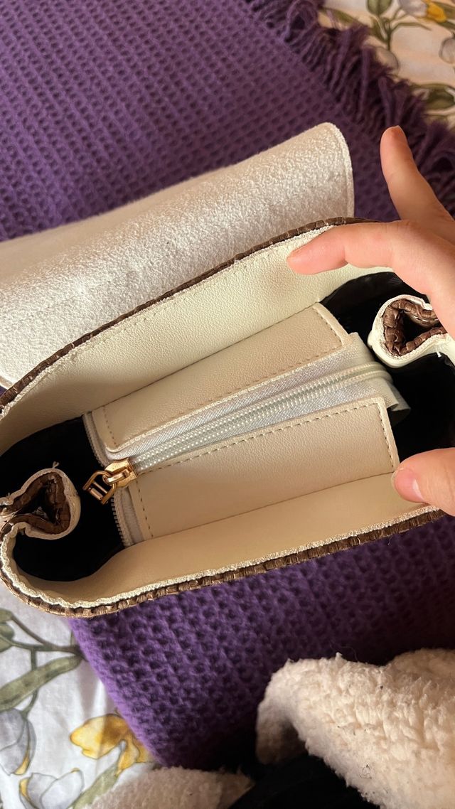 Bolso Mochilero Marrón y Blanco