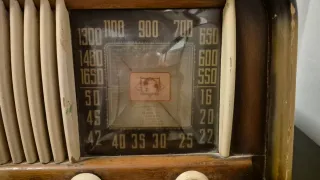 Radio Antigua Madera Válvulas Vintage.