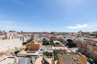 Piso en venta en Ciudad Jardín - Tagarete - El Zapillo en Almería