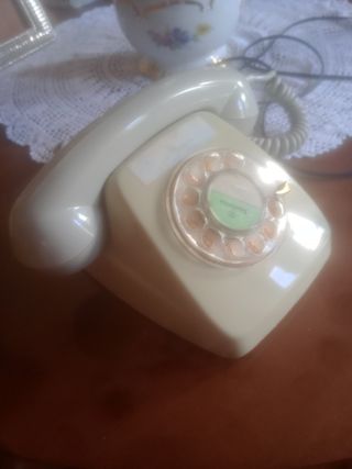 Teléfono antiguo beige