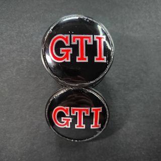 TAPABUJES VW GTI 65mm NEGROS - EMBLEMA VOLKSWAGEN