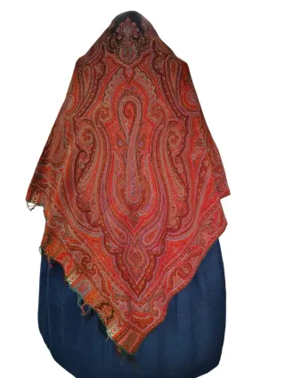 Mantón antiguo alfombrado