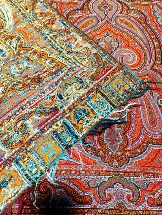 Mantón antiguo alfombrado
