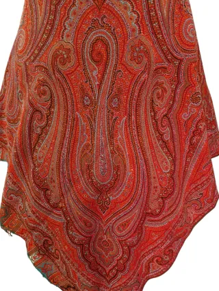 Mantón antiguo alfombrado