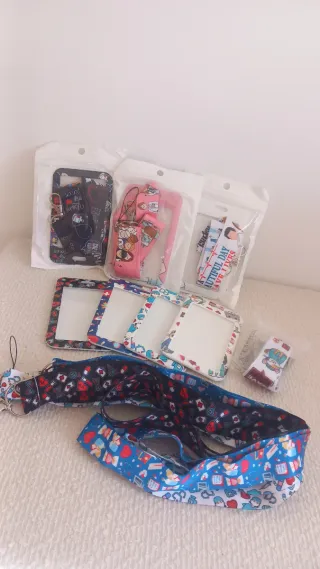 Tarjeteros colgantes varios diseños.