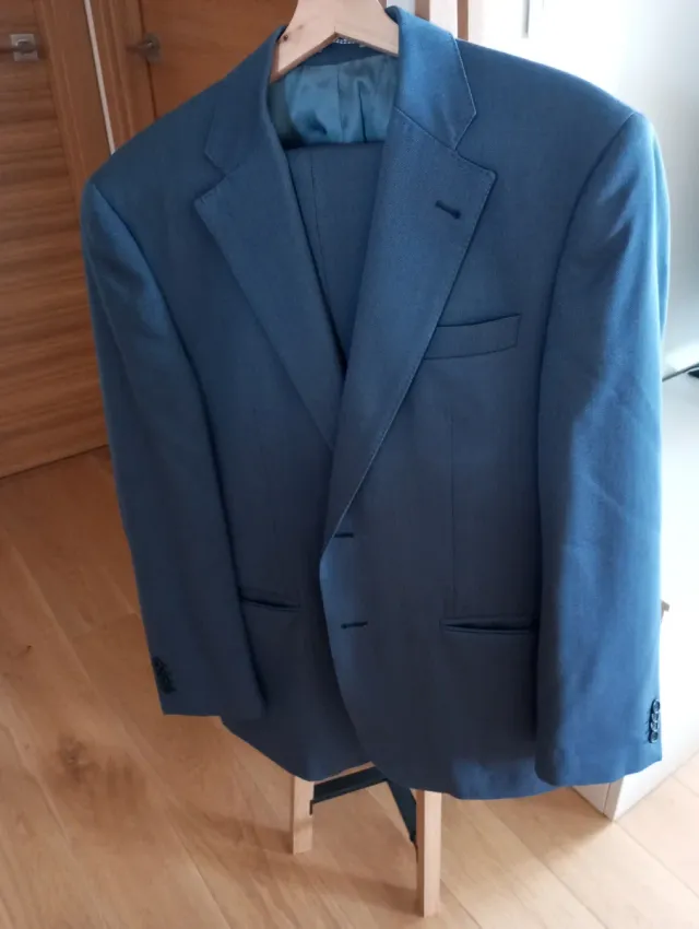 Traje de caballero azul