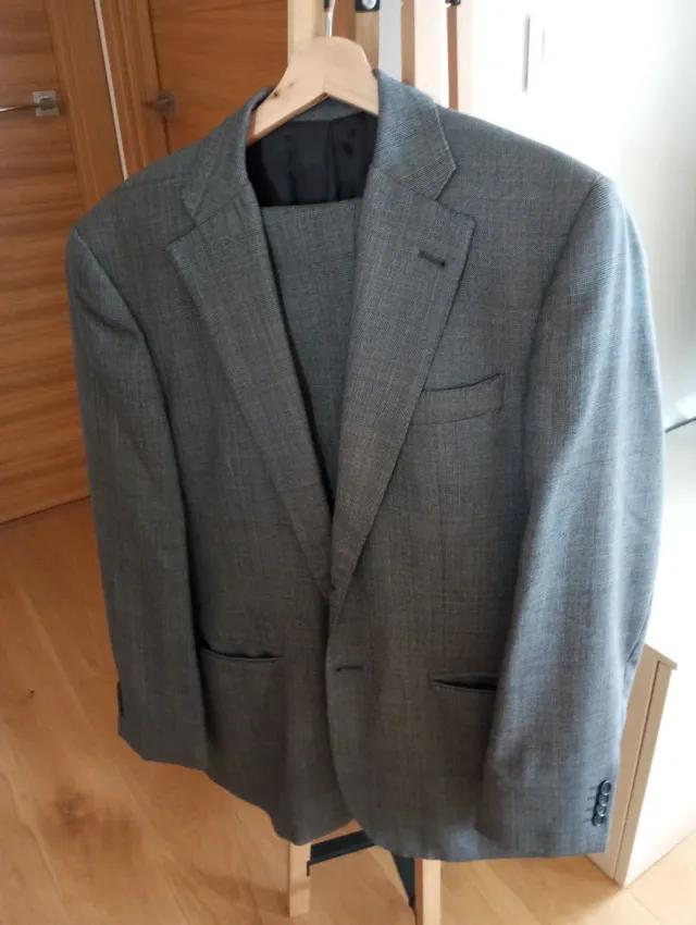 Traje de caballero gris