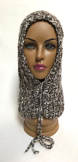 Passamontagna marrone e bianco