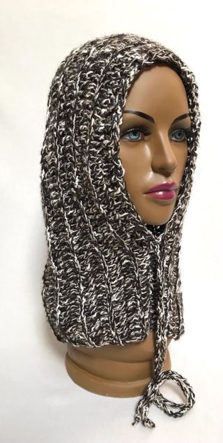 Passamontagna marrone e bianco