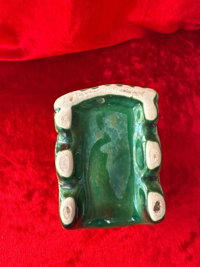 Lapicero de cerámica con forma de tren verde