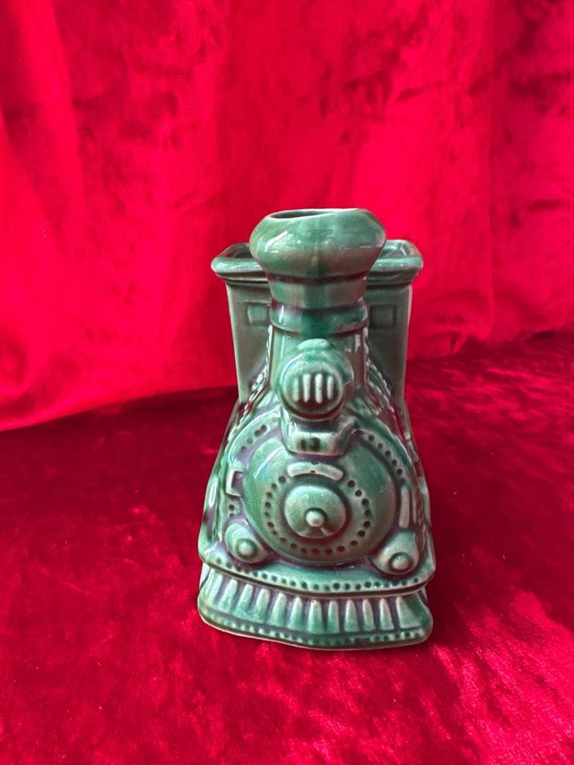 Lapicero de cerámica con forma de tren verde