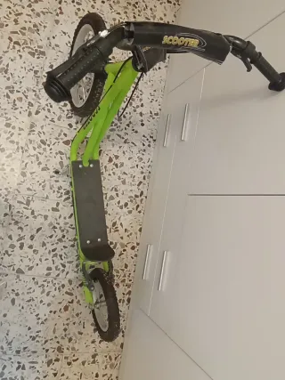 Patinete todoterreno verde