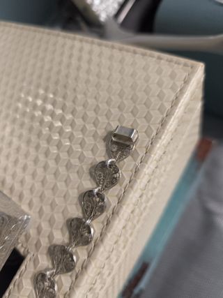 Pulsera de plata con detalles multicolor