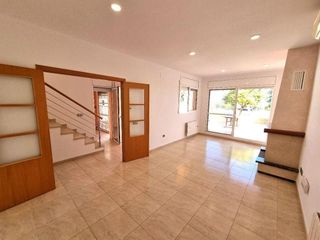 Casa pareada en venta en Centro en Roda de Barà