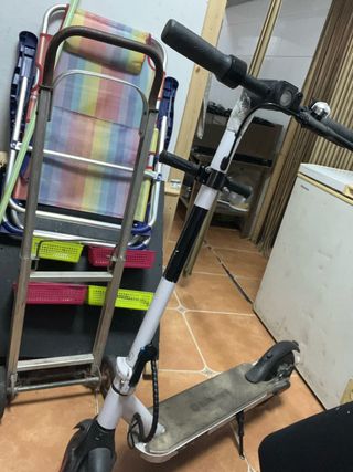 Patinete Eléctrico Blanco y Negro