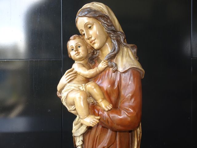 Virgen con Niño figura resina