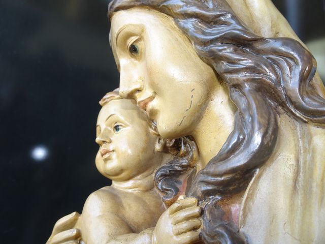 Virgen con Niño figura resina