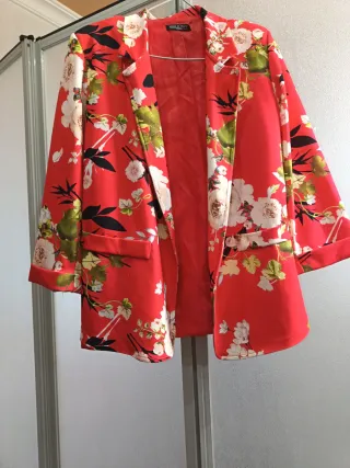 Chaqueta de vestir floral roja