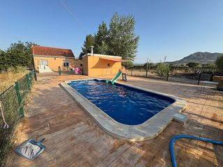 Chalet en venta en Caudete