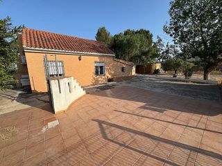 Chalet en venta en Caudete