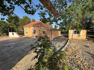 Chalet en venta en Caudete