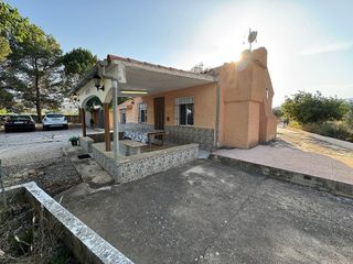 Chalet en venta en Caudete