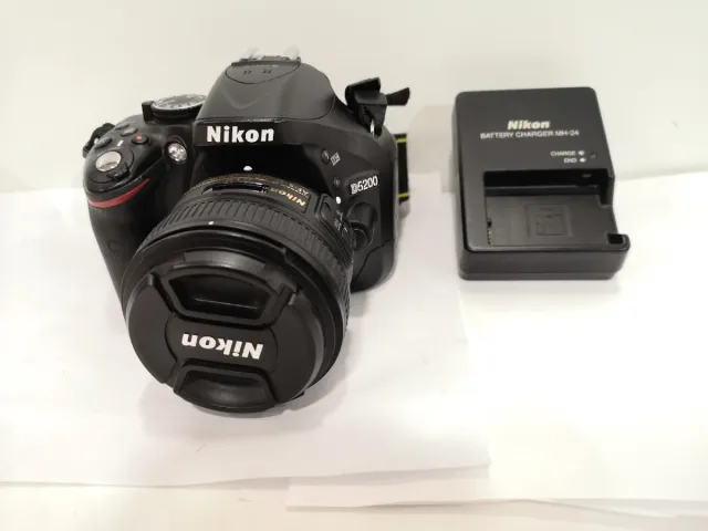 Fotocamera Nikon D5200 + obiettivo da 50 mm